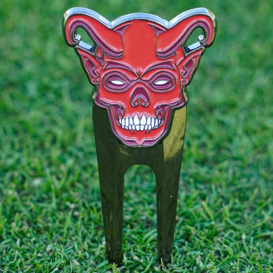 Pitch mark repairer with devil design