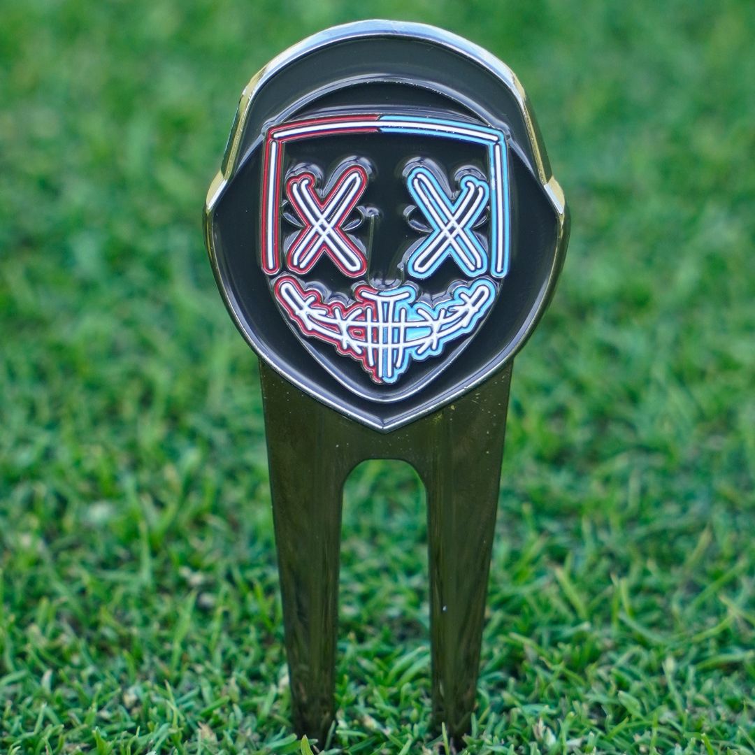 Pitch mark repairer with mask design