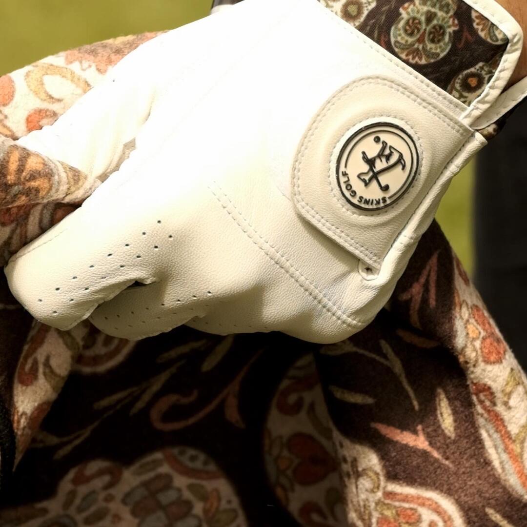 Skull designed leather golf glove