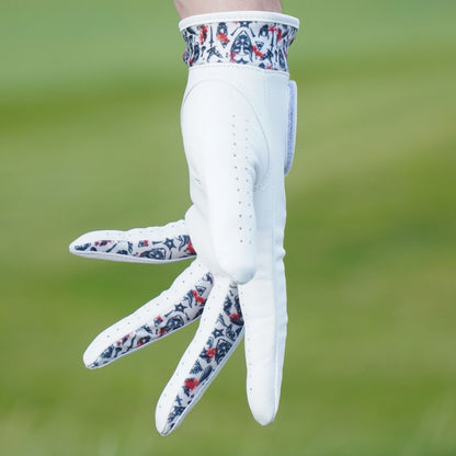 Golf glove with detailed design in between the fingers