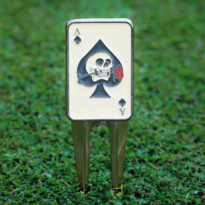 divot tool for golf with ace card design