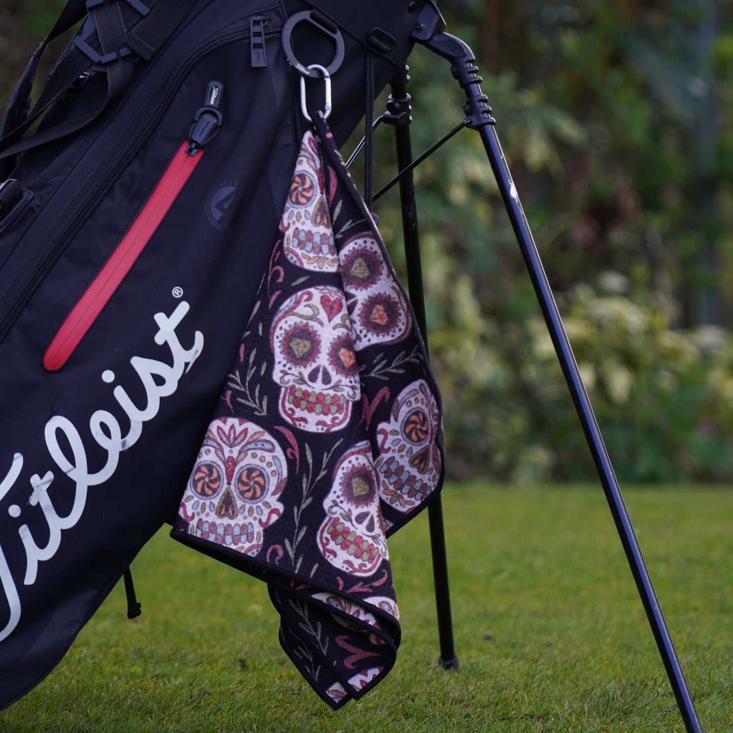 Cool golf towel with skulls design