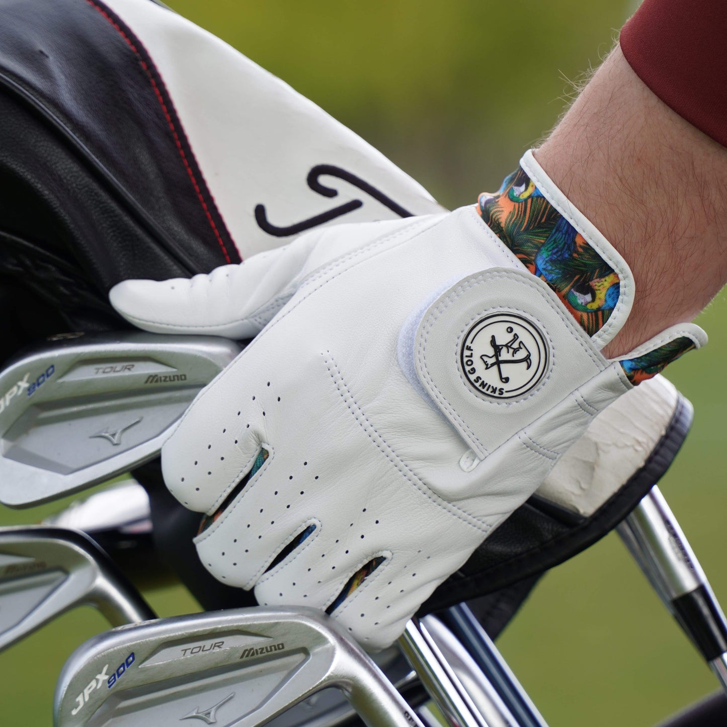 Golf glove with Tropical design